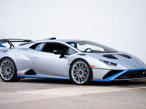 Used 2023 Lamborghini Huracan STO image 11