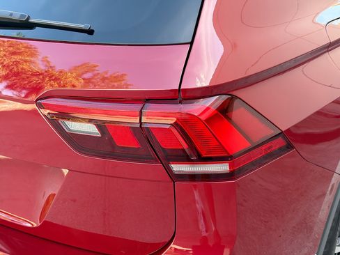 Used 2021 Volkswagen Tiguan SE image 27