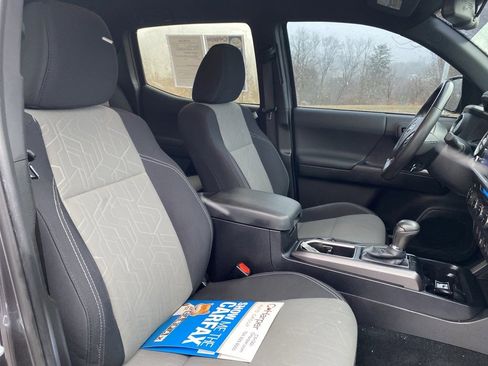 Used 2021 Toyota Tacoma TRD Sport image 12