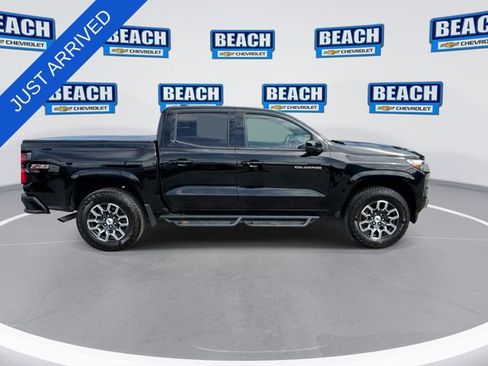 Used 2025 Chevrolet Colorado Z71 w/ Technology Package AWD/4WD image 9