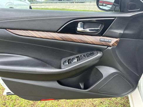 Used 2016 Nissan Maxima Platinum FWD image 17