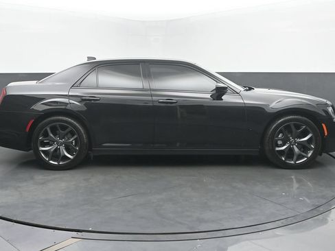 Used 2022 Chrysler 300 Touring w/ Sport Appearance Package RWD image 7