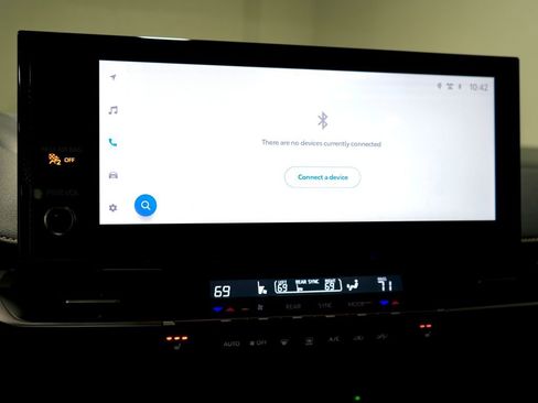 Used 2025 Toyota Sienna XLE Woodland Edition image 20