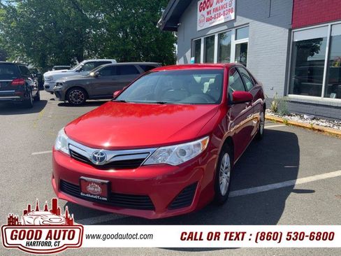 Used 2014 Toyota Camry LE FWD image 1