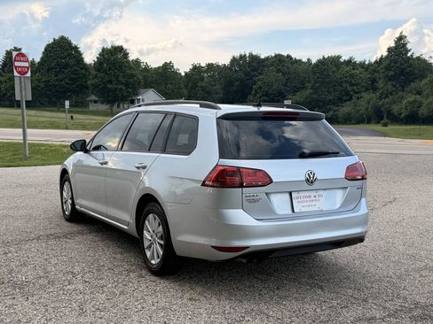 Used 2015 Volkswagen Golf S FWD image 3