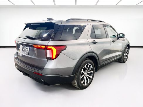 Used 2025 Ford Explorer ST-Line RWD image 4