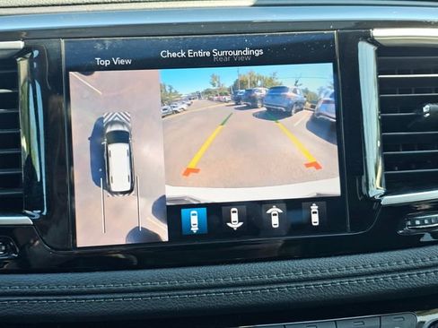Used 2020 Chrysler Pacifica Limited w/ Tire & Wheel Group FWD image 43