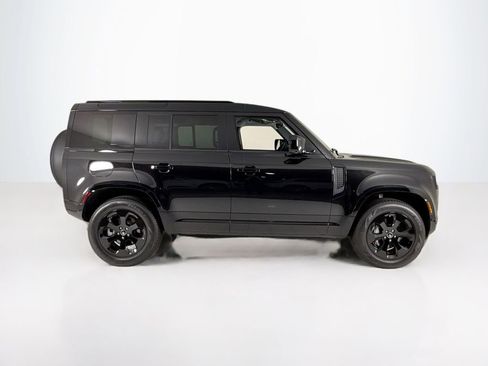 Used 2025 Land Rover Defender 110 X-Dynamic SE image 6