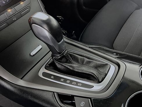 Used 2018 Ford Edge SE image 23