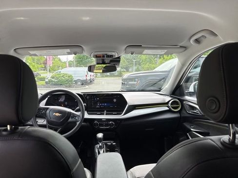 Used 2024 Chevrolet Trax LT FWD image 21