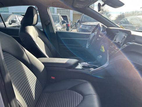 Used 2024 Toyota Camry SE image 30