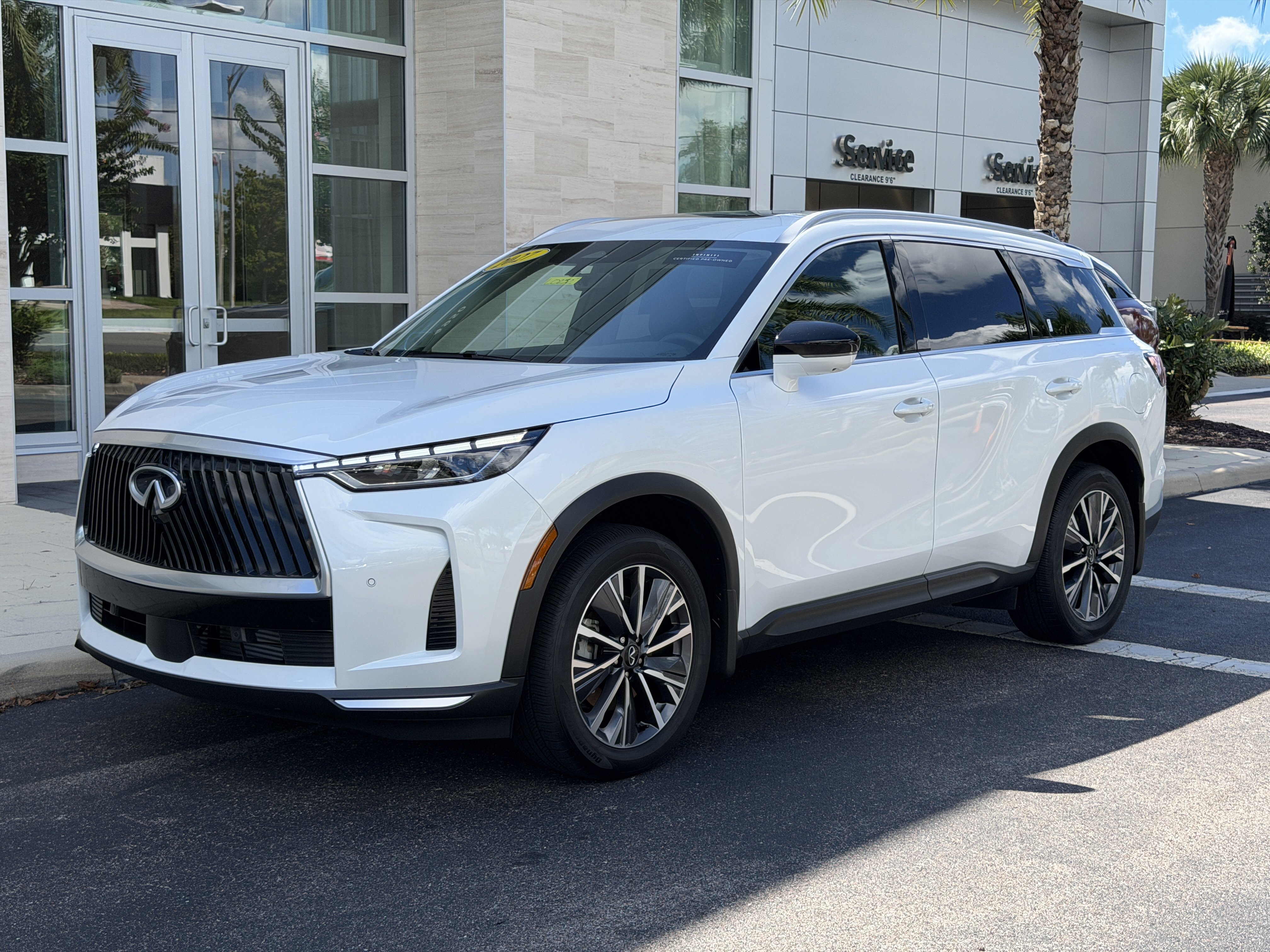Certified 2027 INFINITI QX60 Luxe w/ Cargo Package FWD image 3