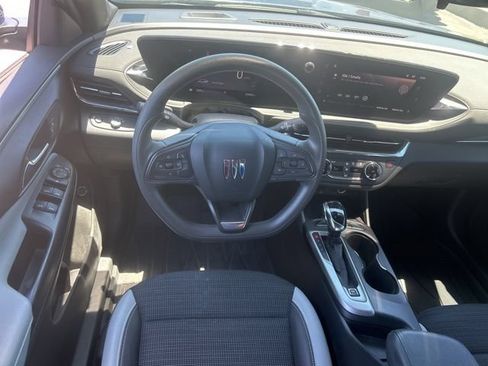 Used 2025 Buick Envista Preferred w/ Convenience II Package FWD image 25