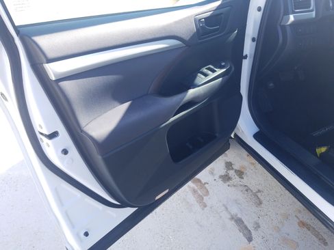 Used 2019 Toyota Highlander LE image 9