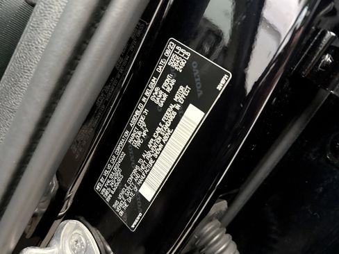 Used 2024 Volvo XC40 B5 Plus w/ Climate Package image 20