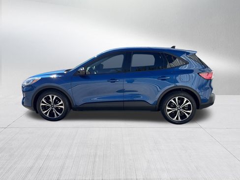 Used 2022 Ford Escape SE w/ SE Sport Appearance Package image 4