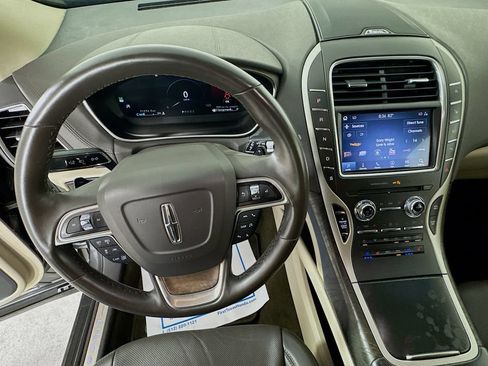 Used 2020 Lincoln Nautilus Reserve w/ Equipment Group 201A FWD image 12
