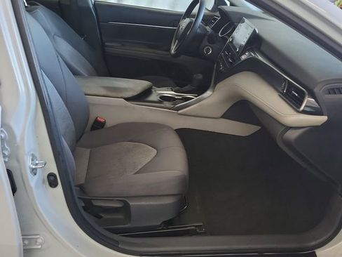Used 2022 Toyota Camry LE image 8