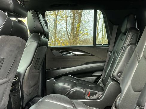 Used 2016 Cadillac Escalade Platinum image 19