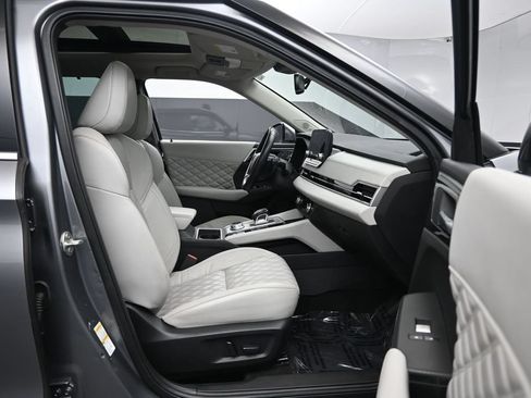 Used 2023 Mitsubishi Outlander SEL AWD/4WD image 31