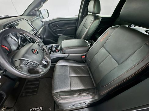 Used 2020 Nissan Titan PRO-4X w/ Pro-4x Convenience Package AWD/4WD image 13