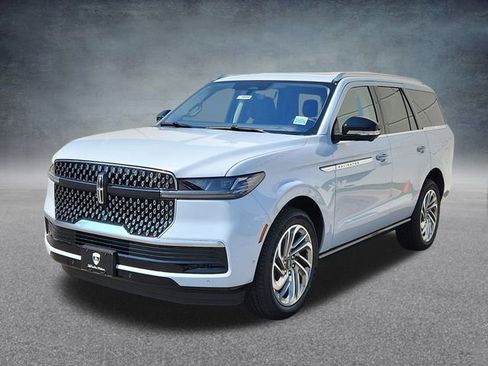 New 2025 Lincoln Navigator Reserve image 3