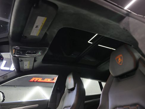 Used 2020 Lamborghini Urus AWD/4WD image 15