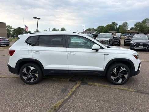 Used 2024 Volkswagen Taos SE AWD/4WD image 4