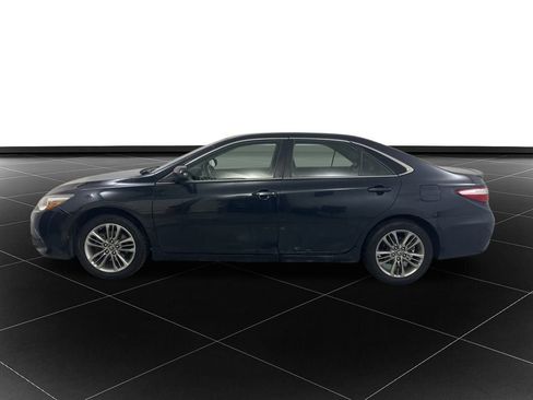 Used 2017 Toyota Camry SE image 2