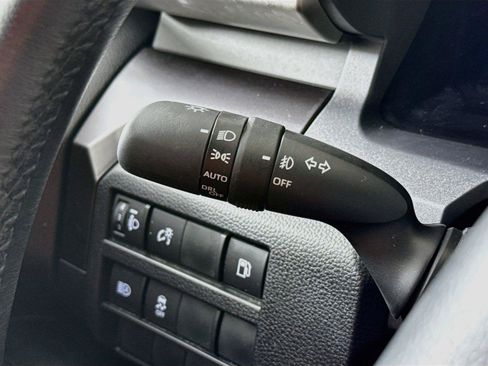 Used 2025 Toyota 4Runner SR5 AWD/4WD image 9