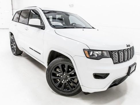 Used 2020 Jeep Grand Cherokee Altitude RWD image 9