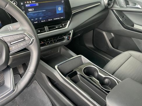 Used 2025 Chevrolet Equinox LT image 40