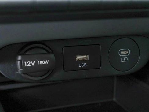 Certified 2025 Hyundai Elantra SE image 20