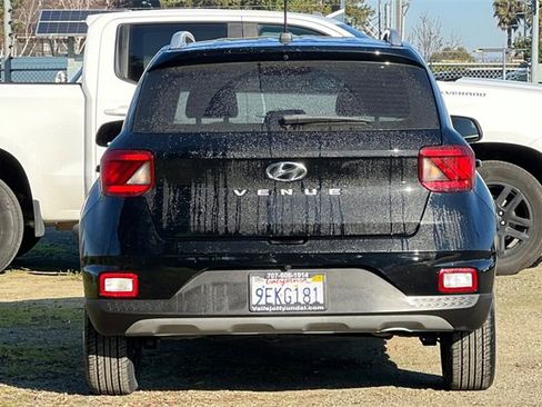 Used 2023 Hyundai Venue SEL image 7