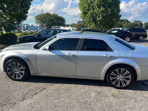 Used 2006 Chrysler 300 Touring w/ Sound Group RWD image 8