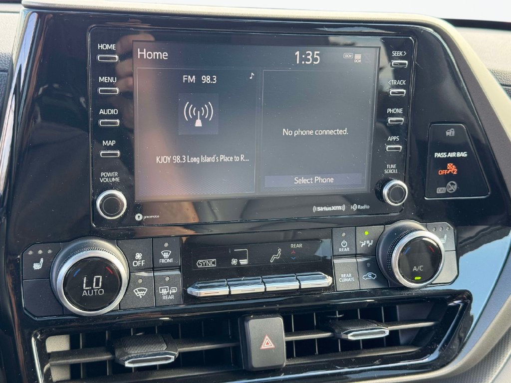 Used 2022 Toyota Highlander XLE AWD/4WD image 29