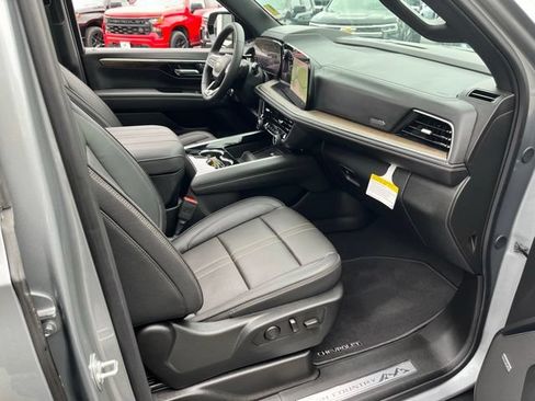 Used 2025 Chevrolet Tahoe High Country AWD/4WD image 28