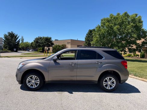 Used 2010 Chevrolet Equinox LT w/ Vehicle Interface Package FWD image 2