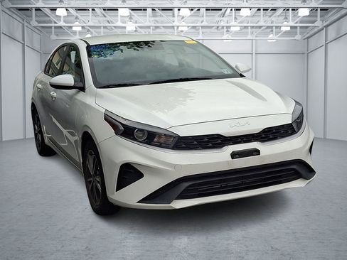 Used 2022 Kia Forte LXS FWD image 3