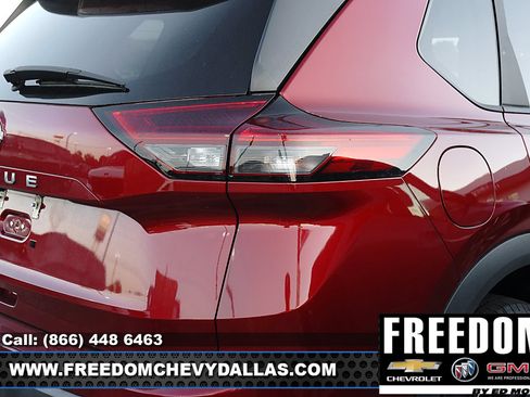 Used 2025 Nissan Rogue SV FWD image 8