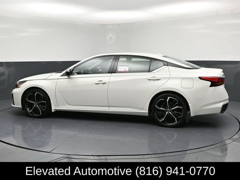 Used 2023 Nissan Altima 2.5 SR w/ SR Premium Package image 28