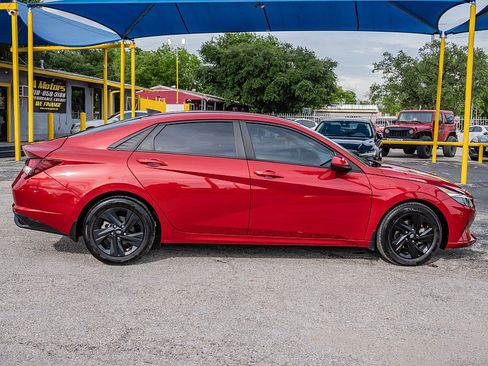 Used 2023 Hyundai Elantra SEL FWD image 4