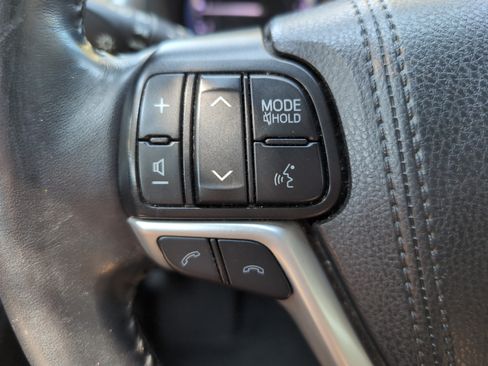 Used 2019 Toyota Highlander XLE AWD/4WD image 19