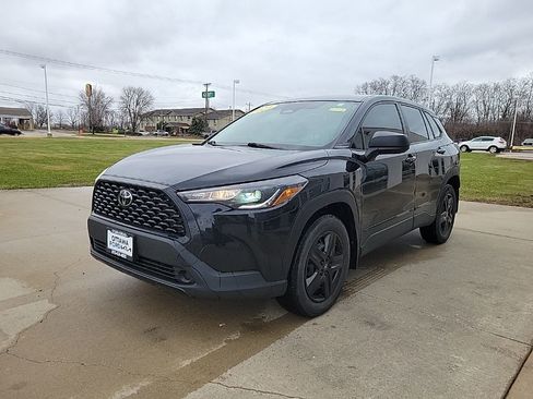 Used 2023 Toyota Corolla Cross L image 2