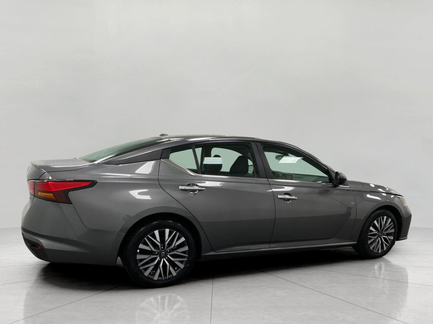 Certified 2025 Nissan Altima 2.5 SV FWD image 2