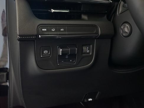 Used 2023 Cadillac Escalade Sport w/ LPO, ONYX Package RWD image 28