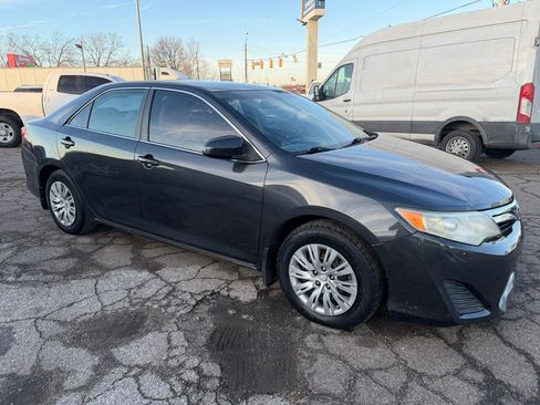 Used 2012 Toyota Camry LE image 10