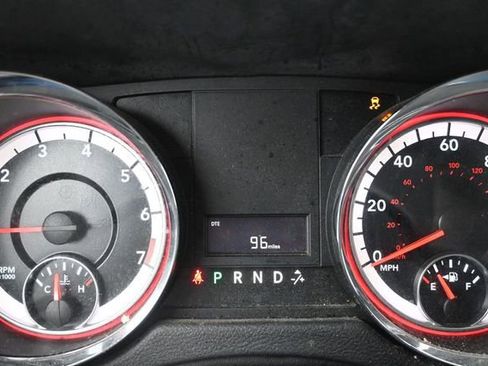 Used 2016 Dodge Grand Caravan SXT FWD image 16