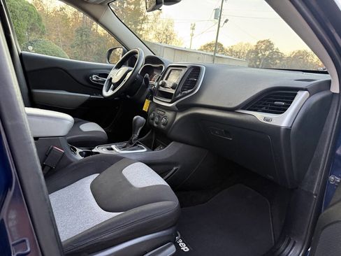 Used 2014 Jeep Cherokee Sport image 22