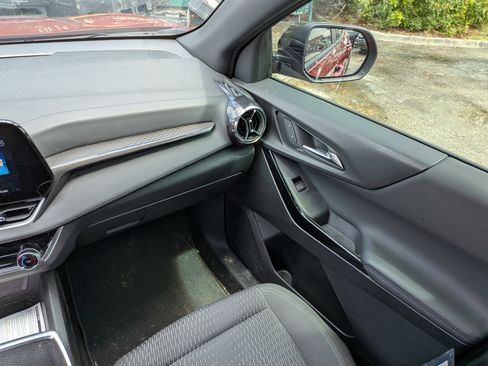 Used 2025 Chevrolet Equinox LT w/ Safety and Technology Package image 18